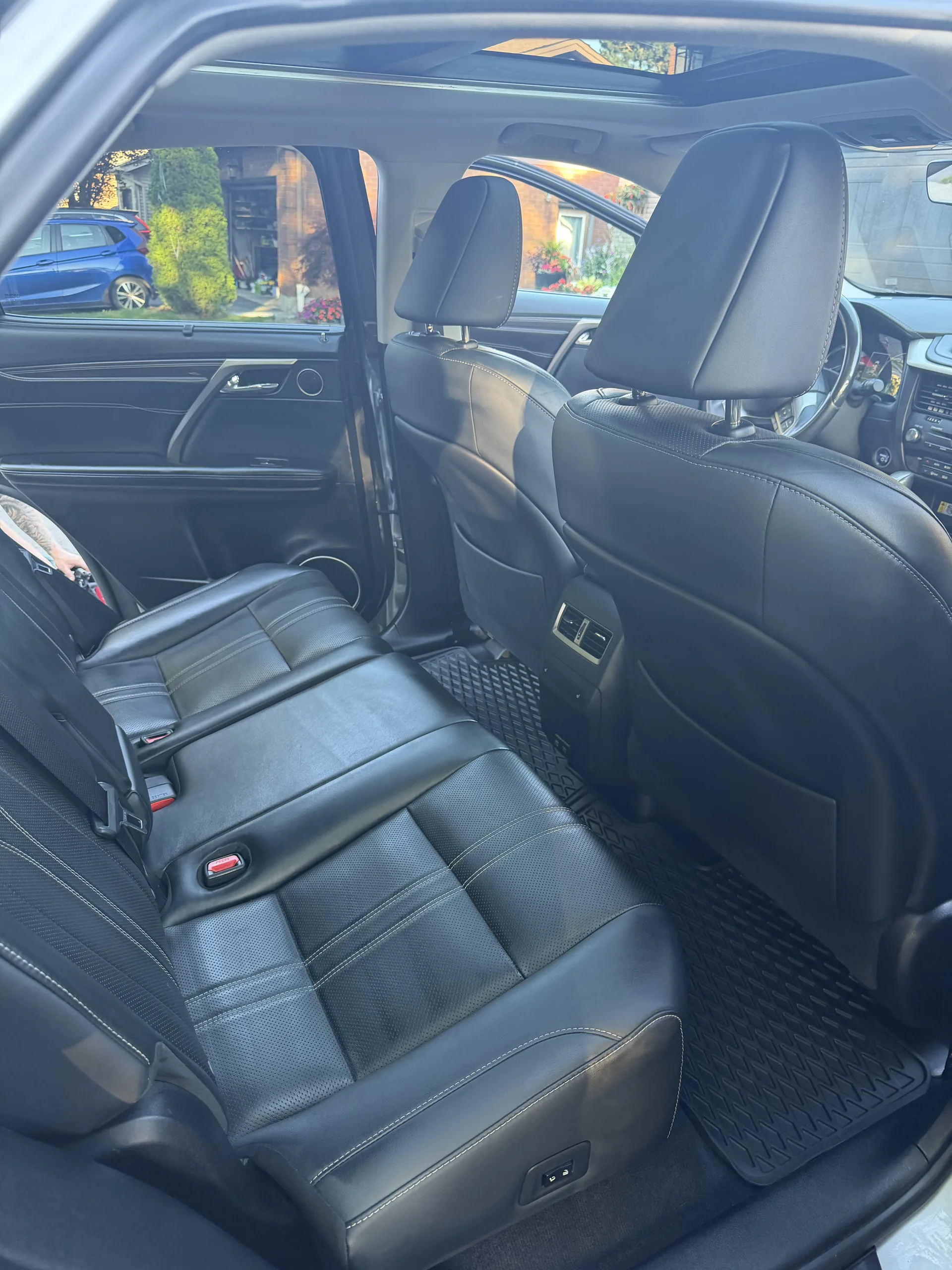 Interior car detailing service