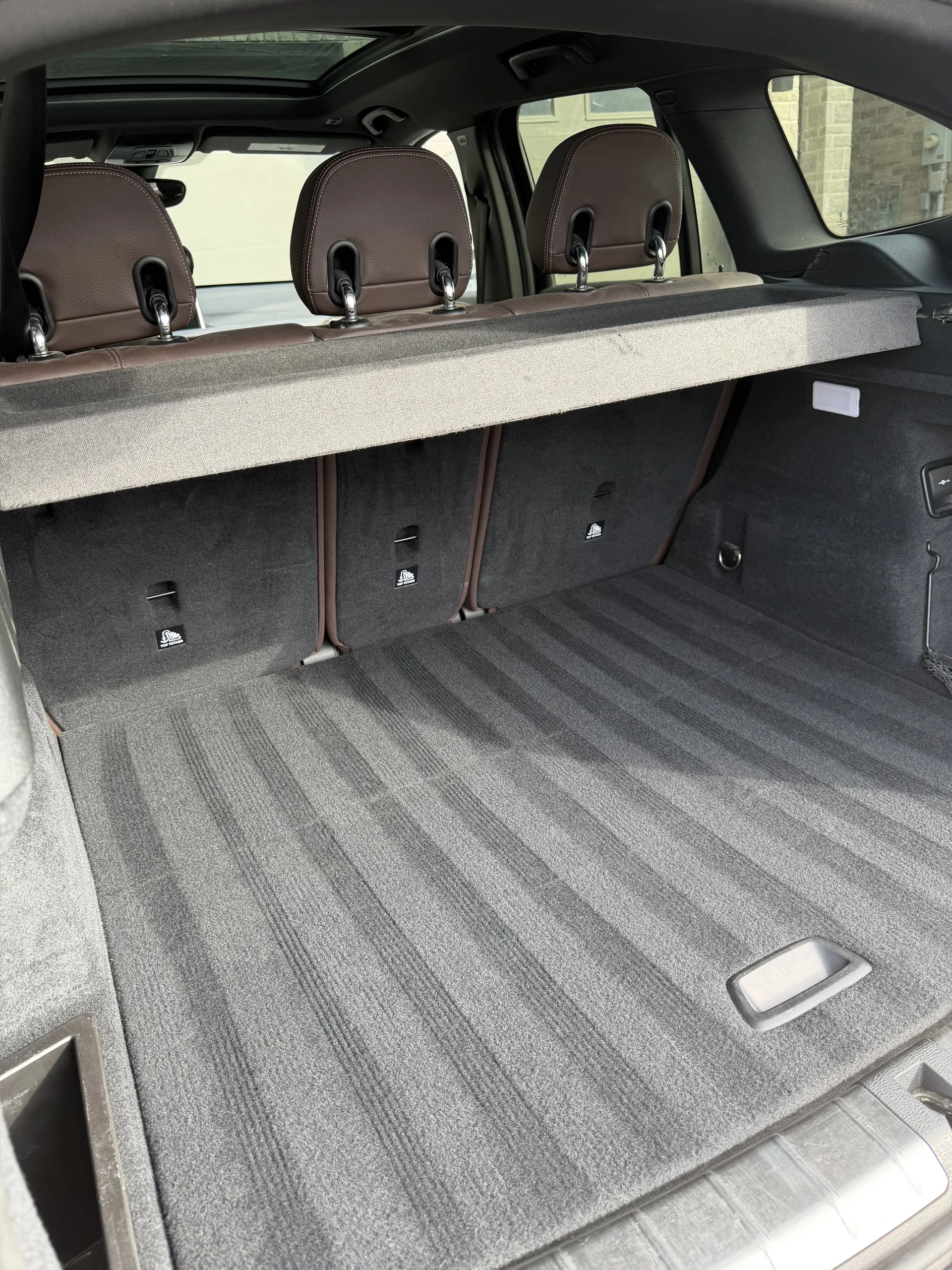 Interior car detailing service